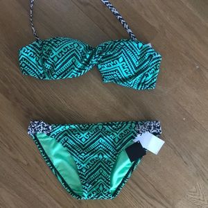 NWT CUTE TWIST FRONT BIKINI